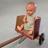 trae-dukke-traekvogn-gammelt-dukkelegetøj